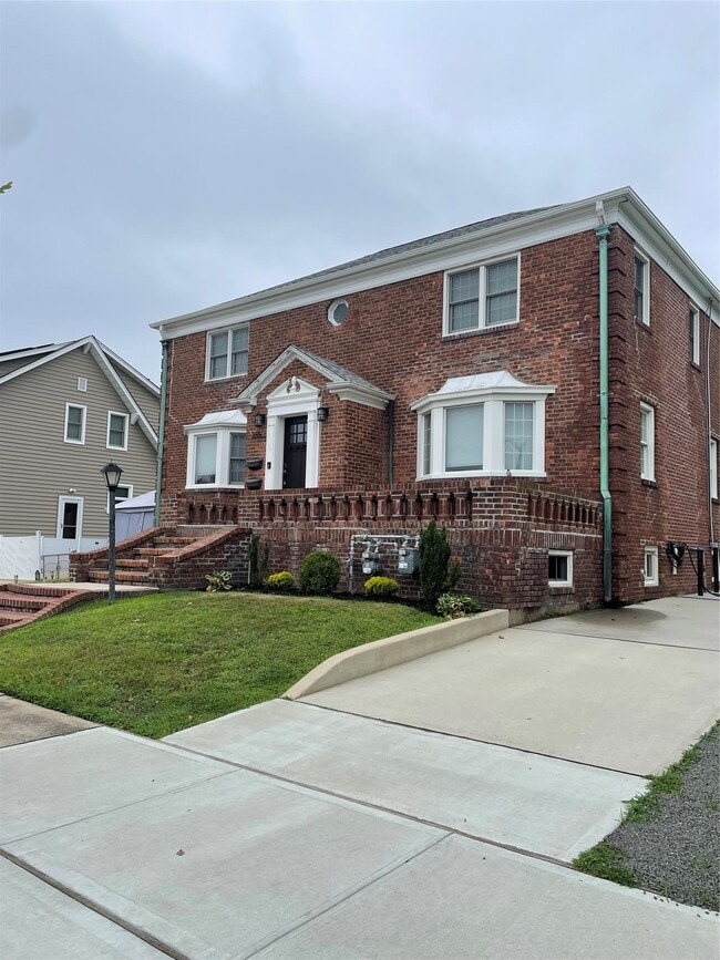 Primary Photo - 355 E Beech St