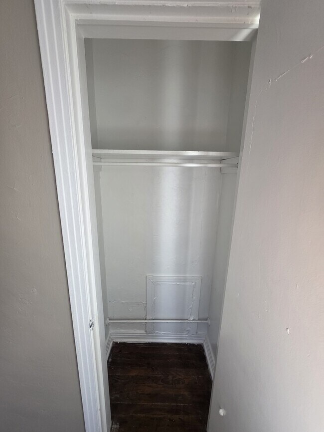 Building Photo - 3 bed 1 bath home, move in ready!