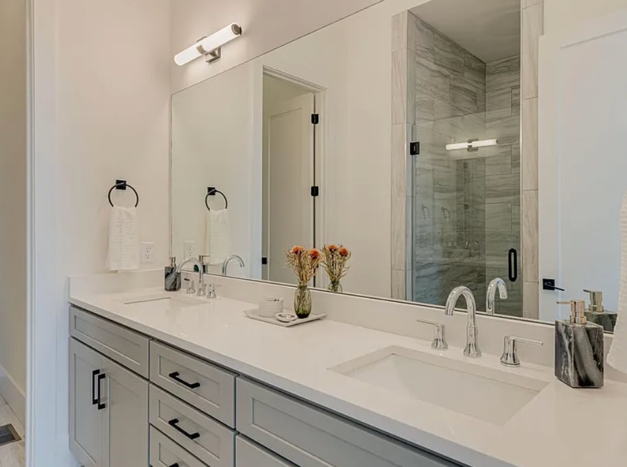 Master Bathroom - 613 Southgate Ave