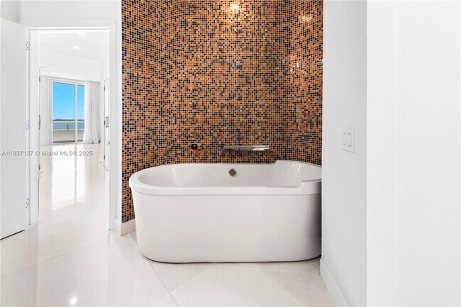 Building Photo - 808 Brickell Key Dr