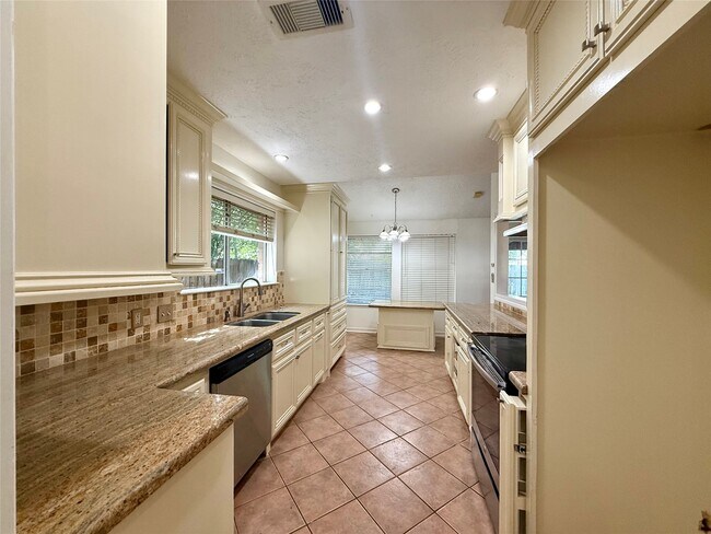 Building Photo - 6927 Windy Pines Dr