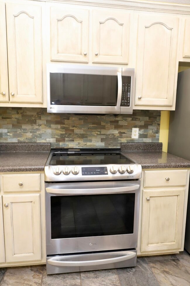 Building Photo - 2605 Turningleaf Ln