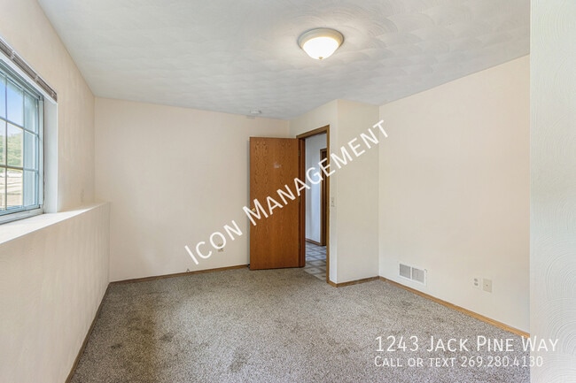 Building Photo - 1243 Jack Pine Way