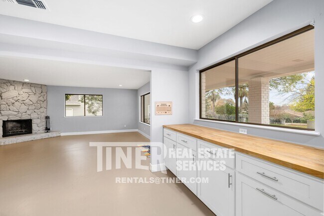 Building Photo - Carmichael Gem - Walking Distance to Ancil...