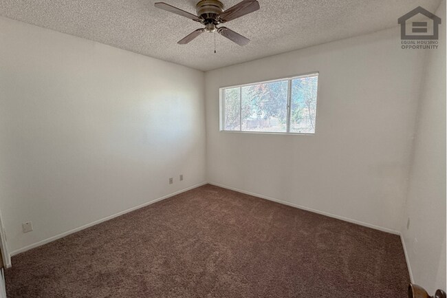 Building Photo - 3Bed/2Bath House at 55th Ave/Peoria Ave! Ready for Immediate Move-In! – NO HOA!