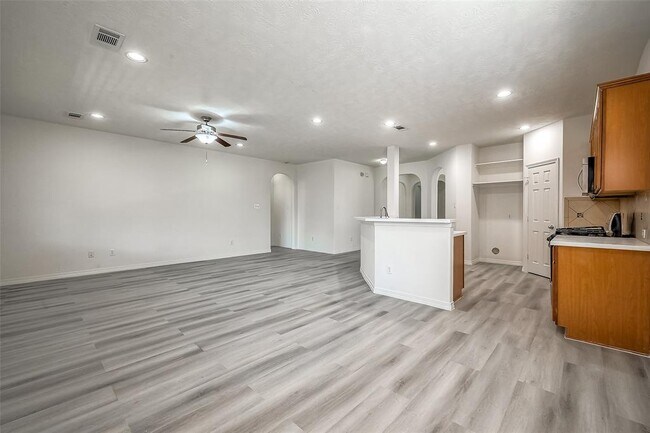 Building Photo - 520 West Fork