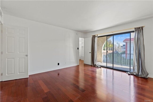 Building Photo - Gorgeous NOHO Townhome for Rent