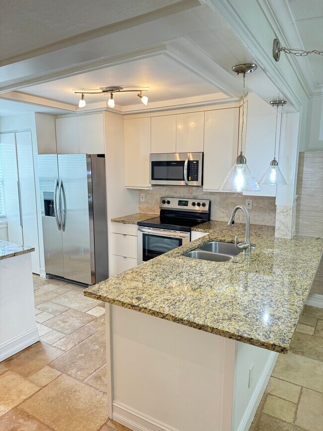 Building Photo - 905 SW 48th Ter