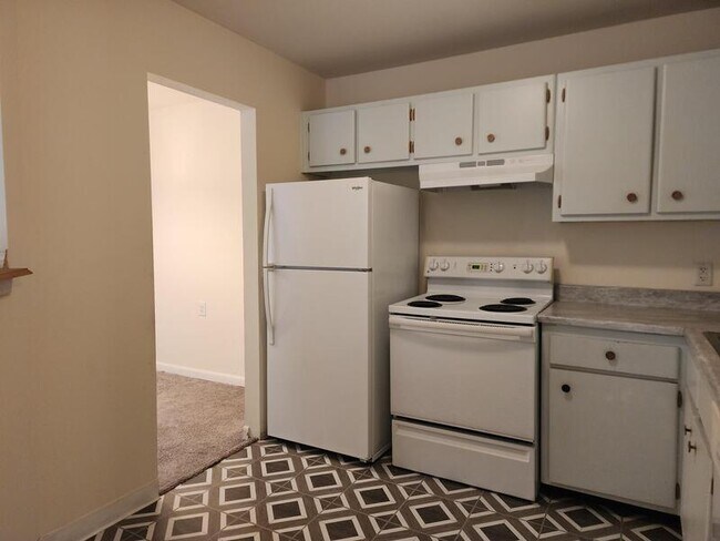 Building Photo - 27 Forbus St