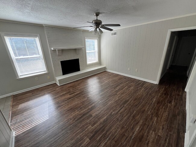 Building Photo - Spacious 4BR/2BA Memphis Home | 1,913 Sq Ft, Hardwood Floors, Brick Fireplace & Fenced Yard