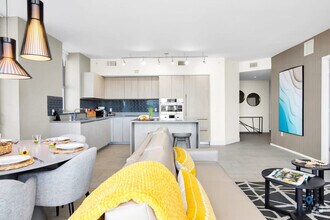 Building Photo - 4010 S Ocean Dr