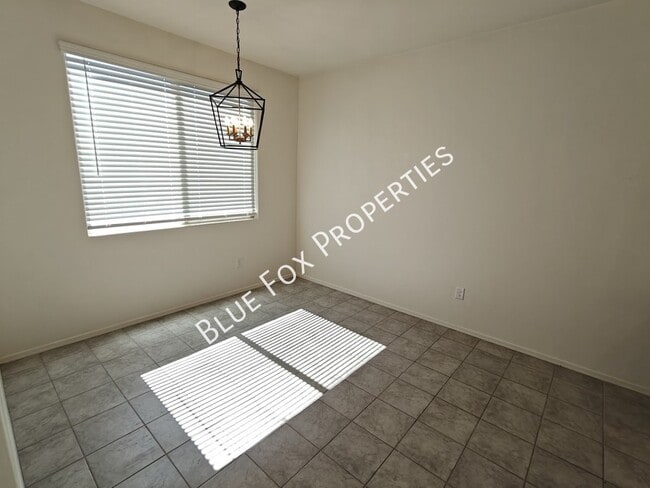 Building Photo - 5525 W Lazy Farm Dr