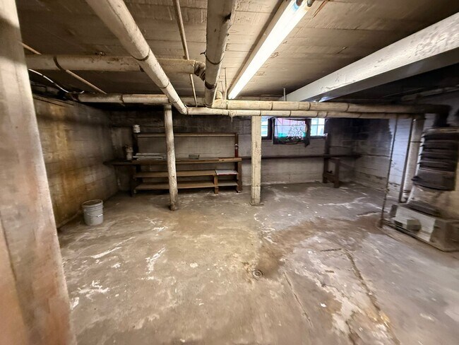 Building Photo - 1304 Ellis St