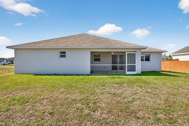 Building Photo - Cozy 3 Bed 2 Bath Home Available Immediately