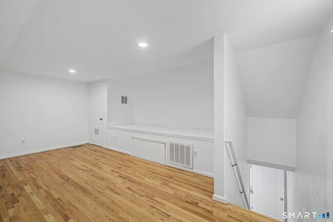 Building Photo - 7 Dean St