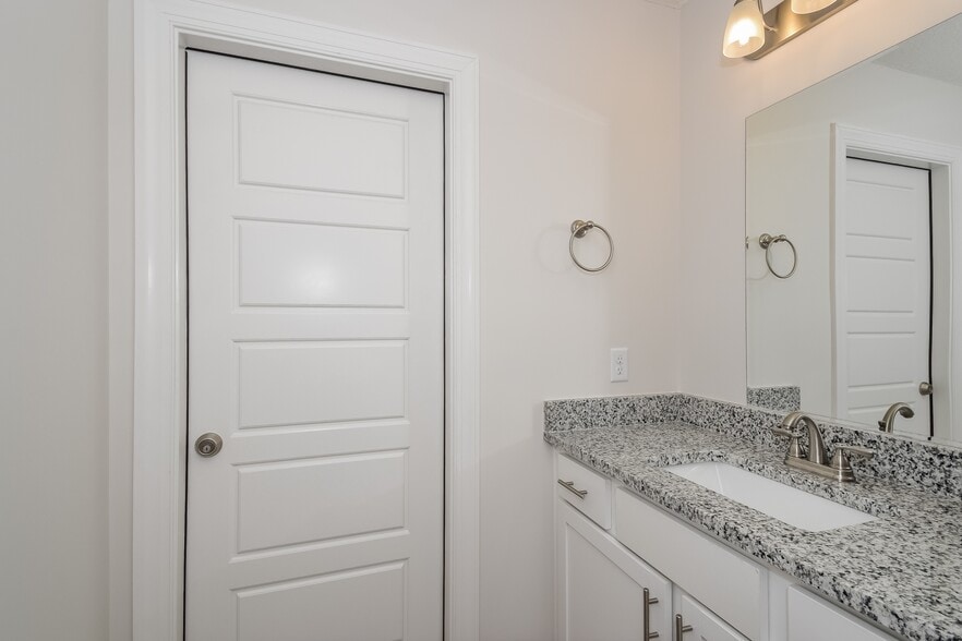 Building Photo - 1154 Walker Point Way