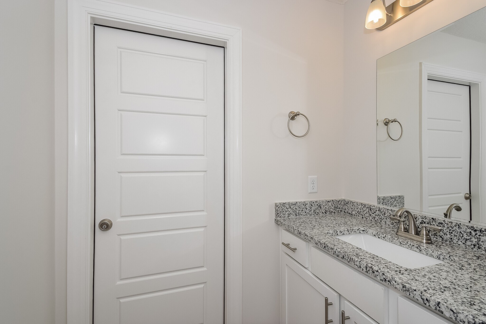 Building Photo - 1113 Walker Point Way