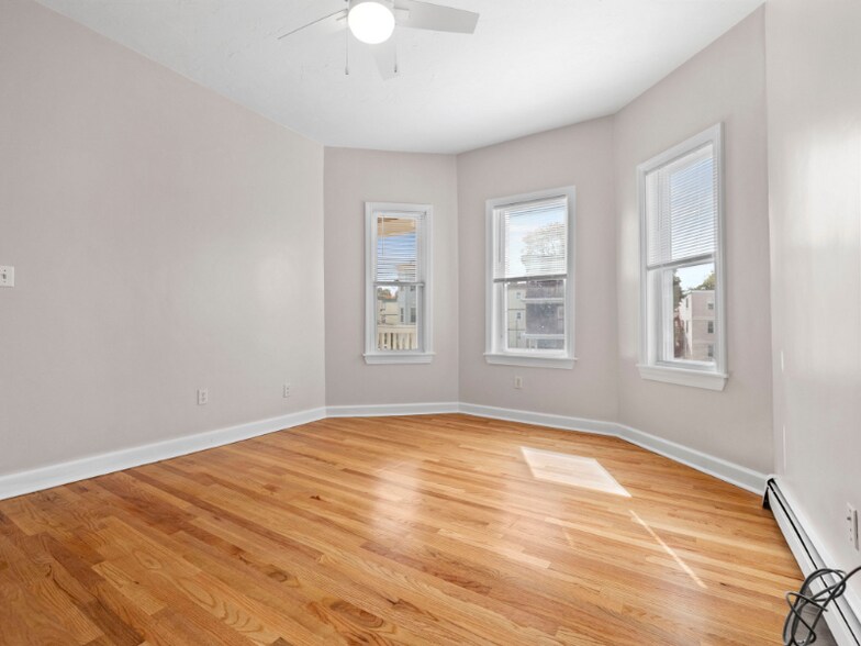 Building Photo - 782 Morton St