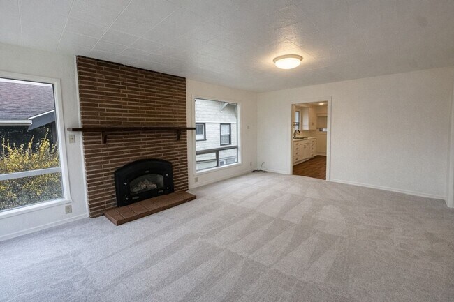 Building Photo - 811 N 3rd St