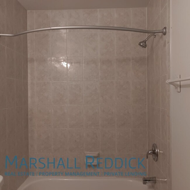 Building Photo - Charming 3 Bedroom 2 Bathroom Single Famil...