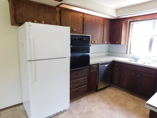 Building Photo - 3Bd/2Ba Single Story House - Available Soon!