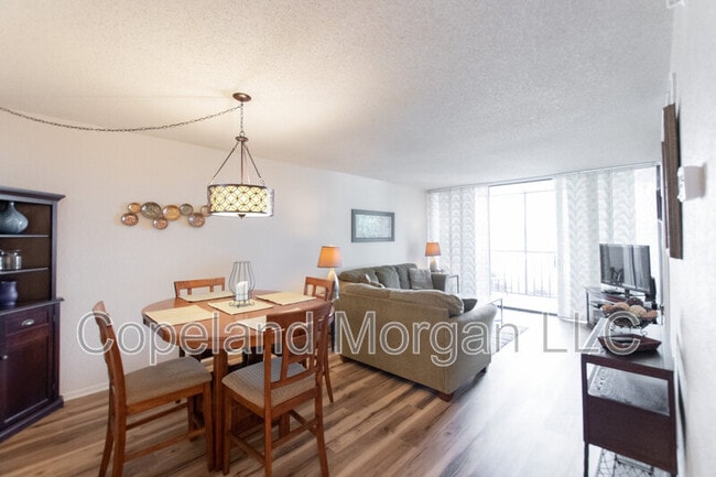 Building Photo - 1000 Cove Cay Dr