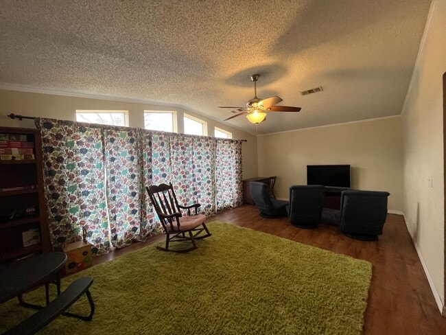 Building Photo - Spacious Furnished 3 Bedroom, 2 Bath Triple-Wide Manufactured Home – South of Live Oak, FL