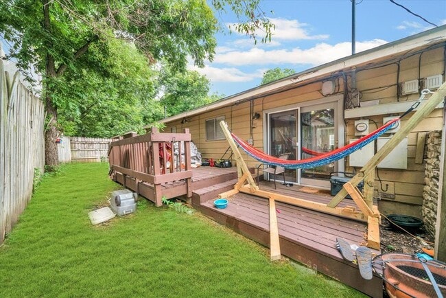 Building Photo - 1104 Kinney Ave