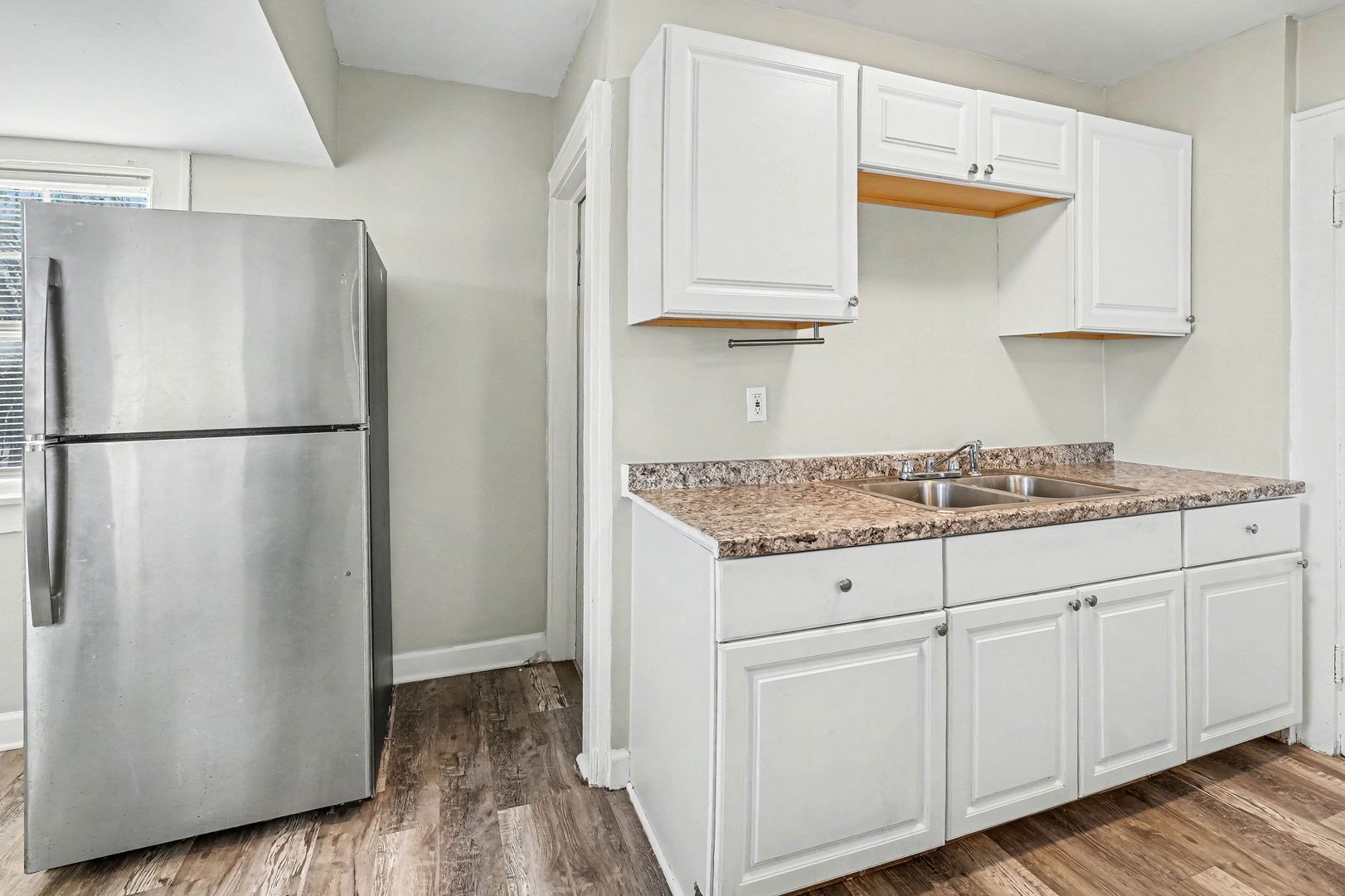 Building Photo - 2421 E 67th Terrace