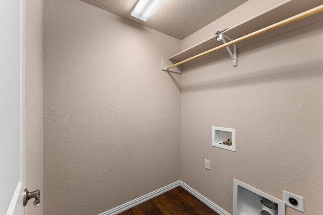 Building Photo - 7578 Chasewood Loop