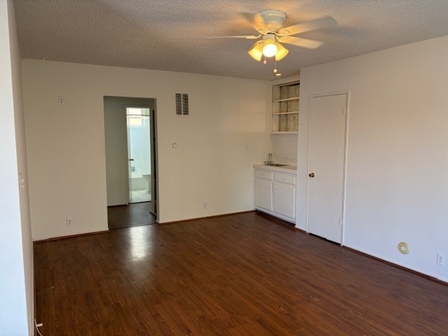 Spacious living room with wet bar - 1123 S Wooster St