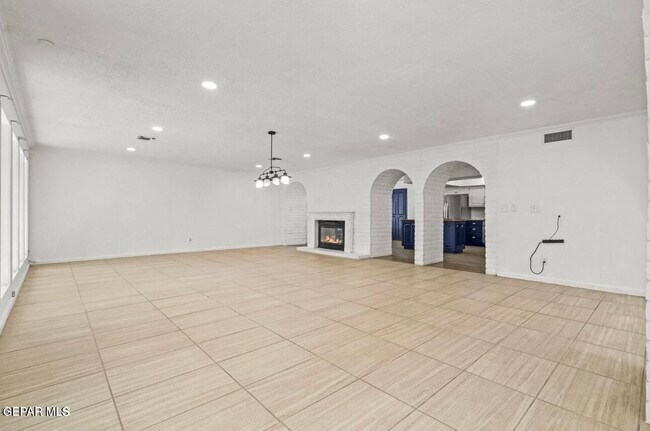 Building Photo - 5233 White Oak Dr