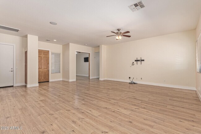 Building Photo - 4978 E Karsten Dr