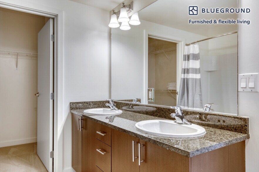 Building Photo - 10301 NE 10th St