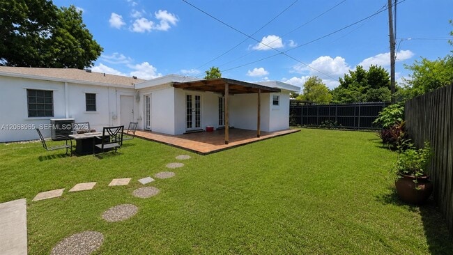 Building Photo - 3375 SW 72nd Ct