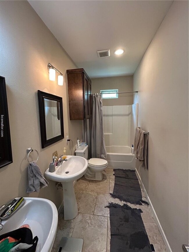 Building Photo - 806 Nimitz St