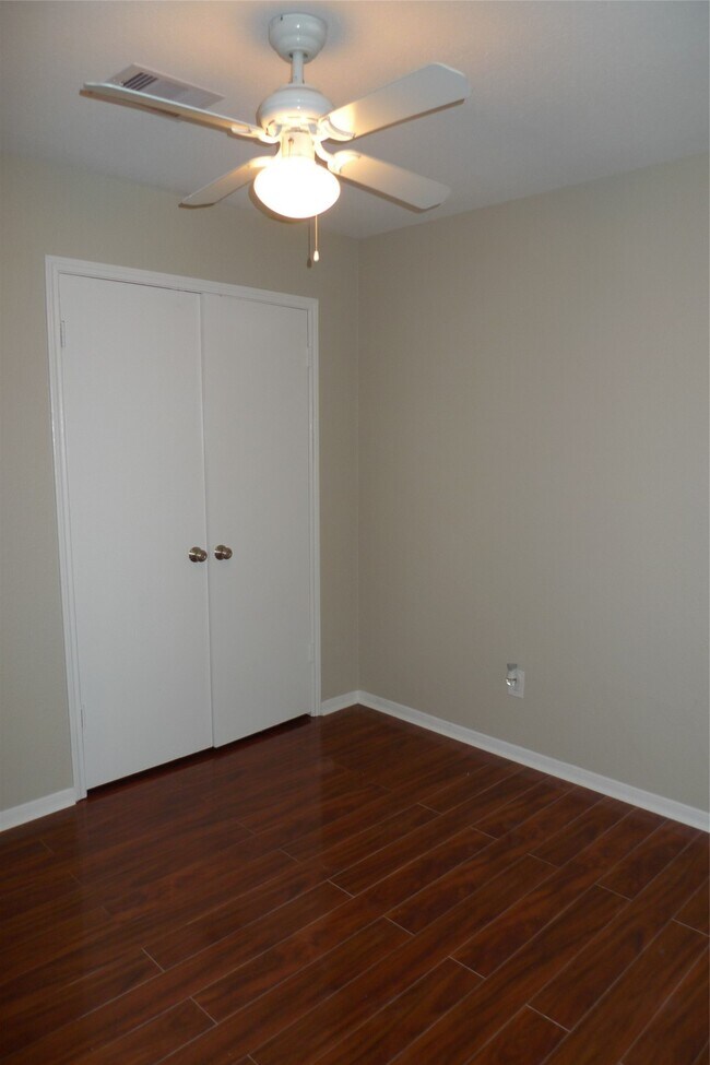 Building Photo - 15406 Ensenada Dr