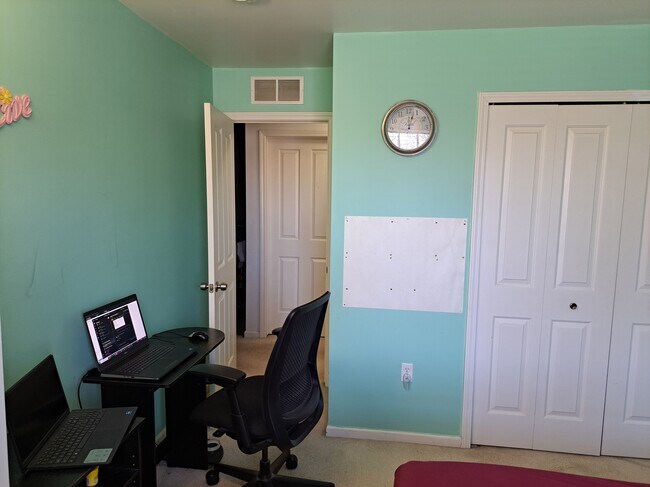 Building Photo - 4038 Norwich Dr