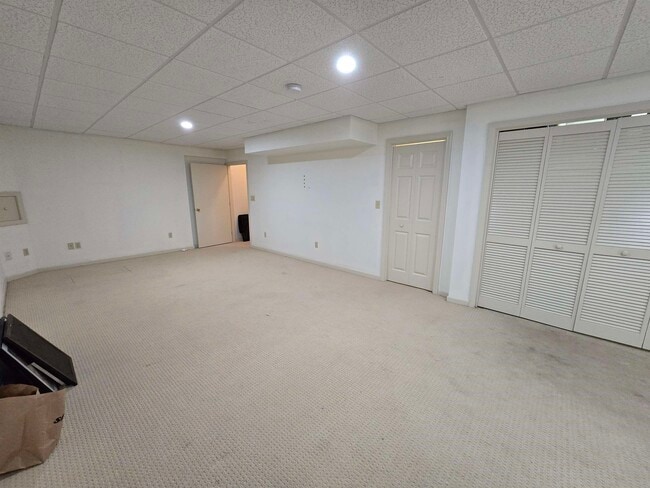 Building Photo - 43 Thornhill Rd