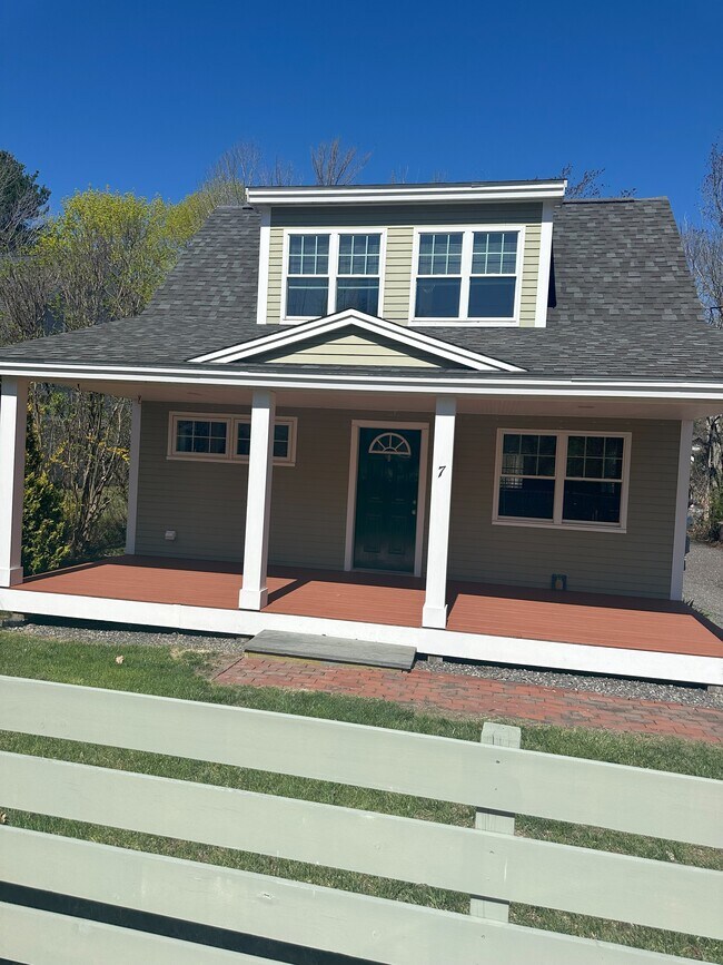 Building Photo - 7 Youngs Ln