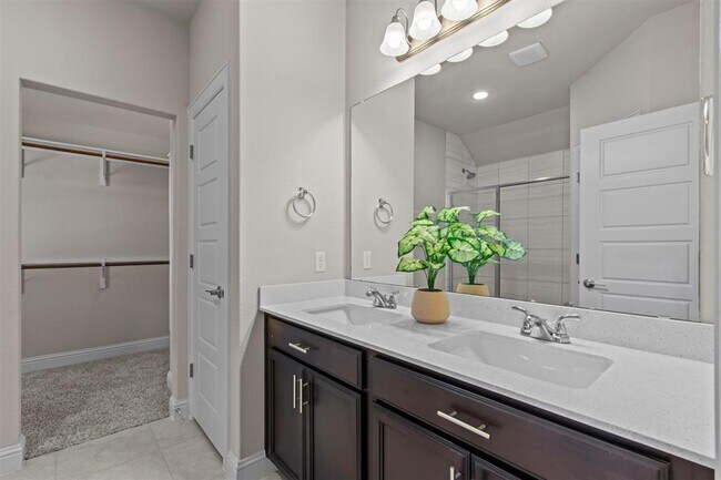 Building Photo - 124 Oakstone Dr