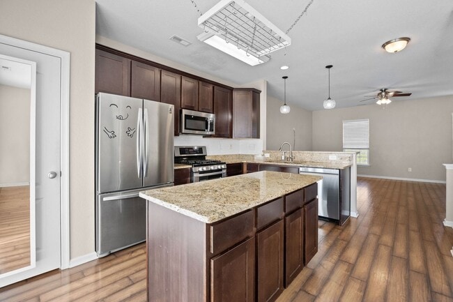 Building Photo - Beautiful Townhome for Rent in Virginia Beach With Free Internet!