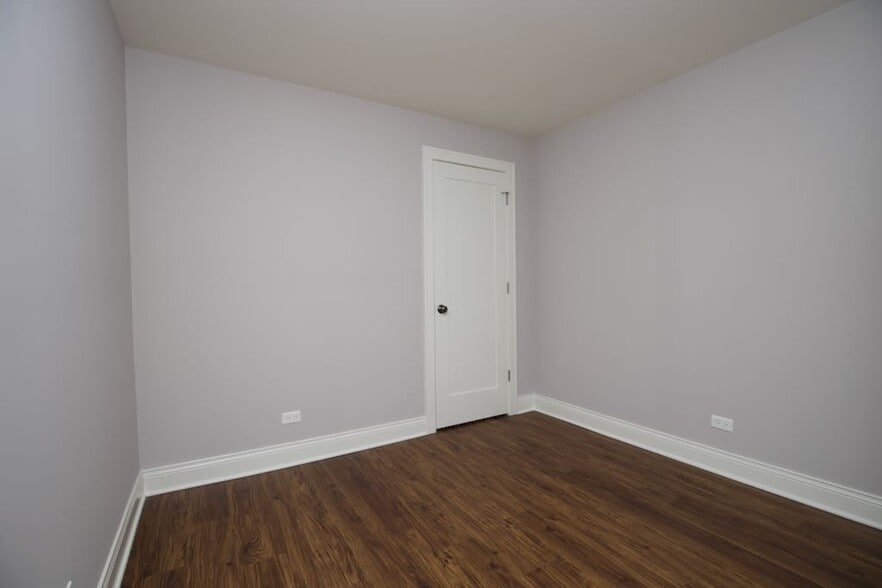 Building Photo - 640 W Wrightwood Ave