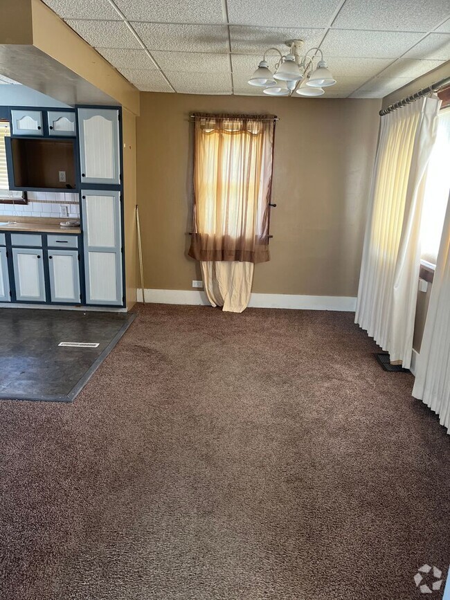 Building Photo - Two Bedroom 1 Bathroom House for Rent!
