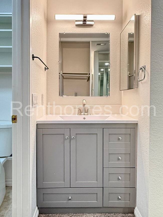 Building Photo - 10750 Aderman Ave