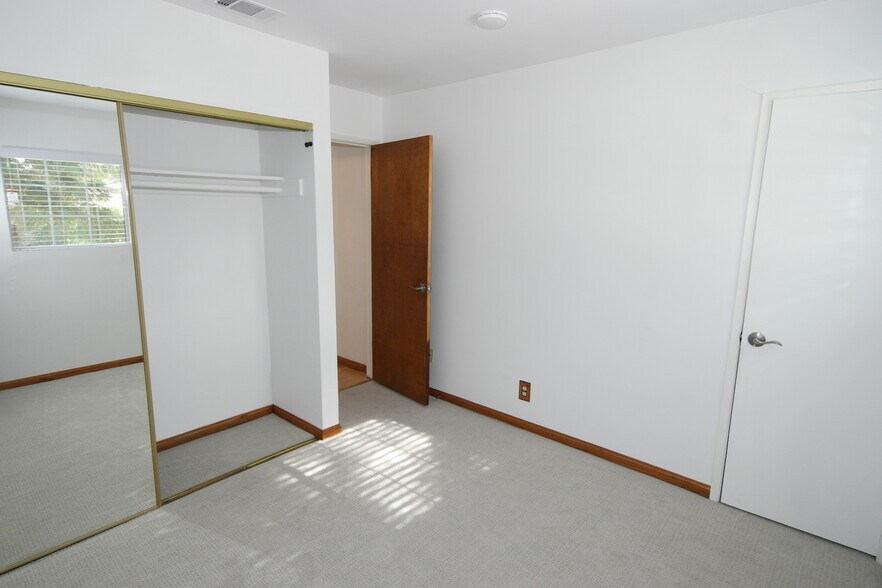 Building Photo - 611 Calle Pensamiento