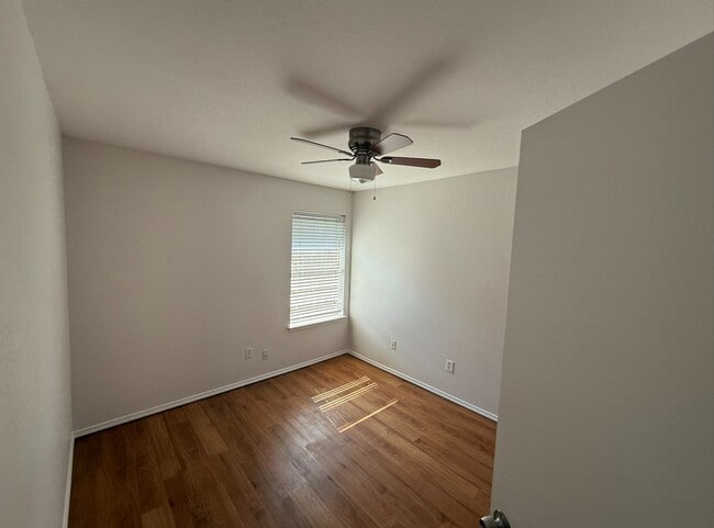 Building Photo - 3912 Silver Springs Dr