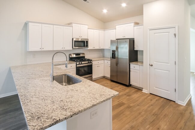 Building Photo - 492 Craigflower Ct