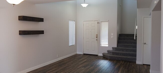 Building Photo - 3 Bed / 2 Bath with Loft and Pool
