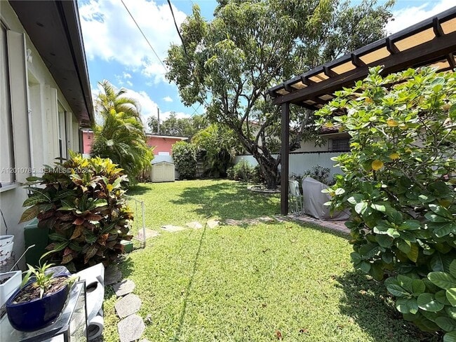 Building Photo - 1840 SW 29th Ave